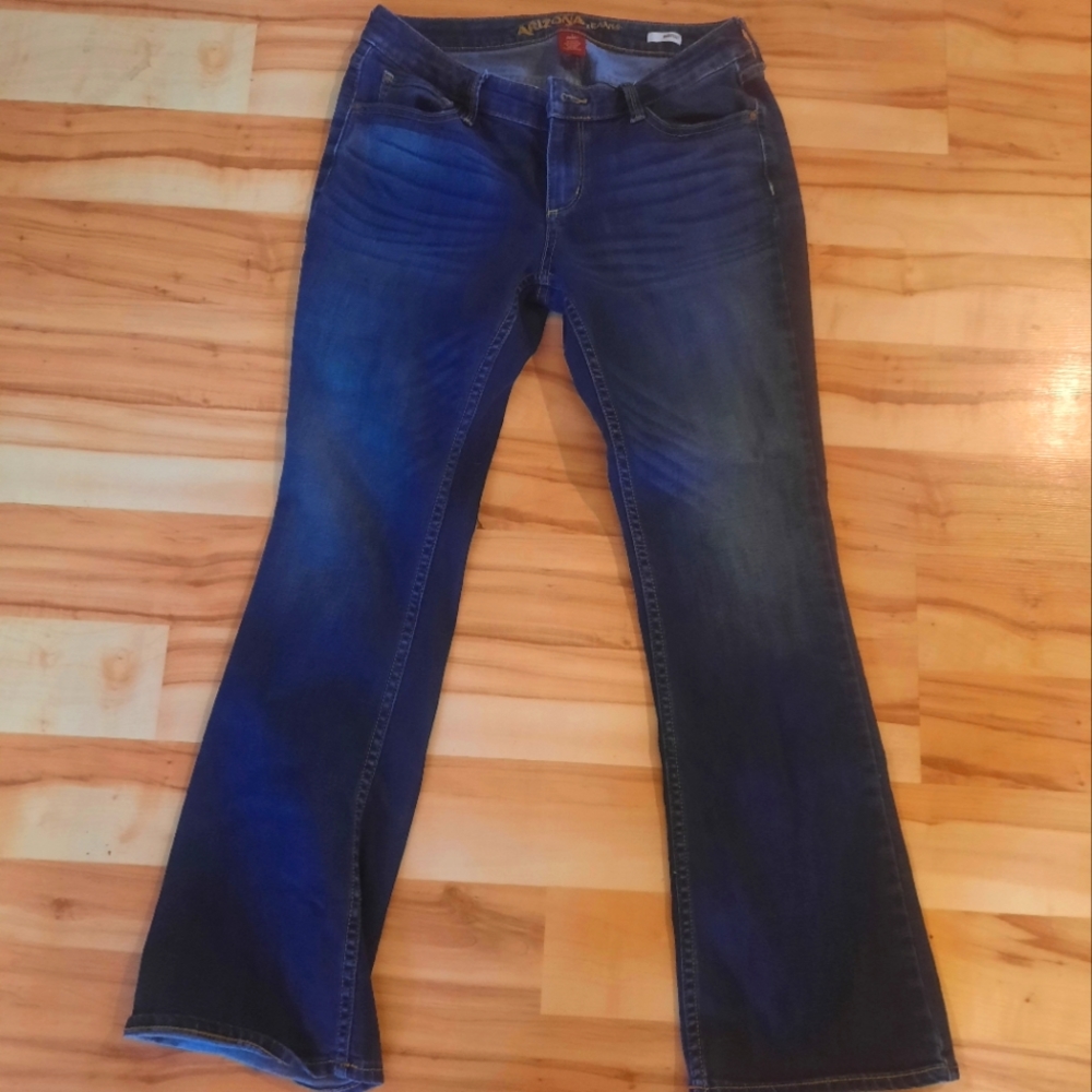 Arizona bootcyt jeans.  Size 7